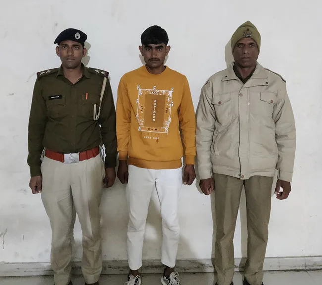 शहीद की प्रतिमा तोड़ने