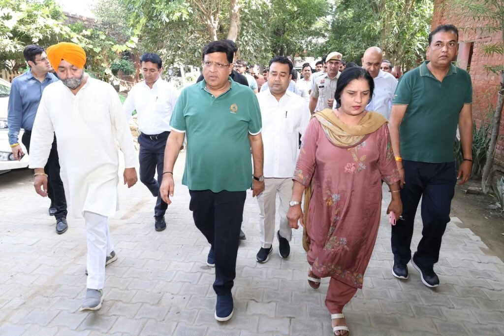 कैबिनेट मंत्री विपुल गोयल ने GVP मुक्त अभियान का किया अभियान का शुभारंभ, स्वयं स्वच्छता अभियान में शामिल होकर दिया स्वच्छ एवं सुंदर फरीदाबाद का संदेश